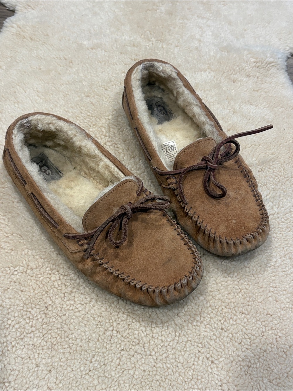 UGG Dakota sheepskin slippers moccasin, chestnut, women’s size 8